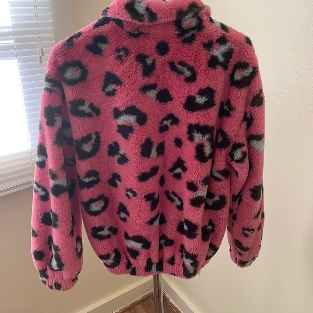 These three boutique pull over. - Picture 2 of 3